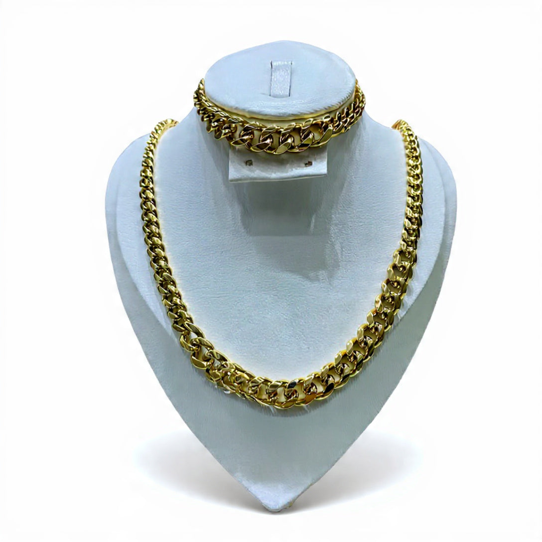 السلسلة والكورميط باللون الذهبي