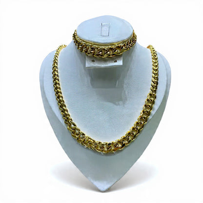 السلسلة والكورميط باللون الذهبي
