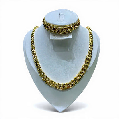 السلسلة والكورميط باللون الذهبي